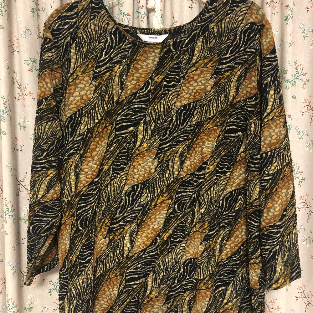 Alia Women's Blouse Plus size 1X Long Sleeve Pullover Black Gold Accents